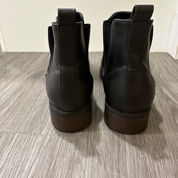 DLG Women’s Size 7 Brown Vegan Leather Chelsea Boot - Picture 8 of 8